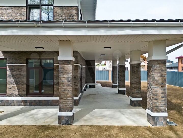 Коттедж 220 м² на участке 7 сот.