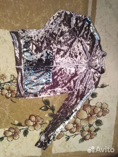 Женский спортивный костюм