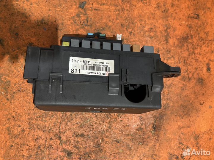 Блок предохранителей моторный Kia Sorento 1