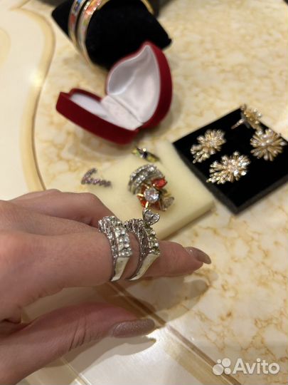 Бижутерия пакетом отдам цена за все