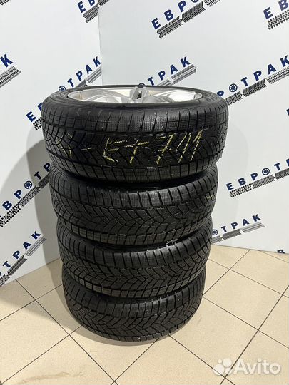 Goodyear UltraGrip Performance 235/55 R19