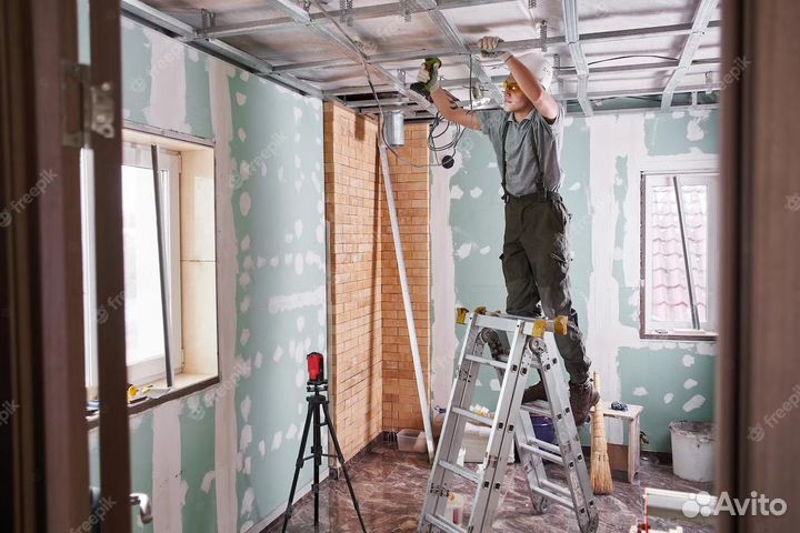 Мастер универсал со своим инструментом