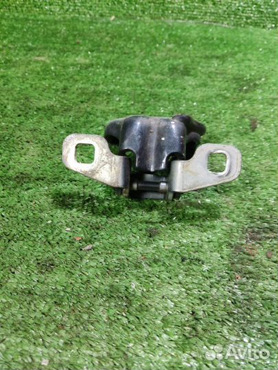 Петля двери Renault Logan