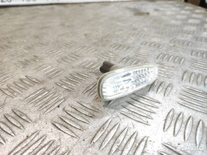 Повторитель в крыло правый Kia Ceed 2007 2012