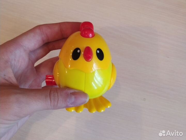Заводная игрушка цыпленок