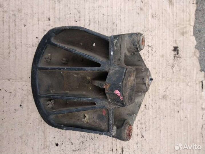 Кронштейн кпп Audi 100 C4 4A0419877B