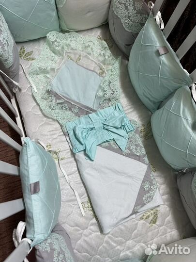 Детская кроватка с маятником