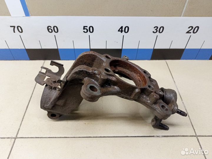 Кулак поворотный передний левый Caddy III 2004-201