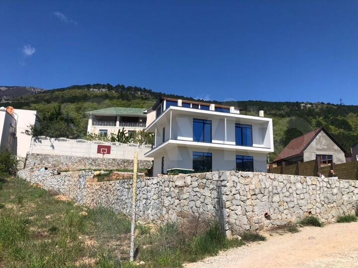 Дом 217,5 м² на участке 6 сот.