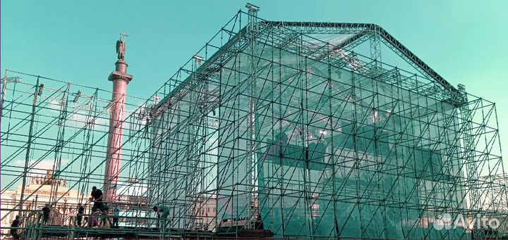 Подиумы и сцены из строительных лесов Layher