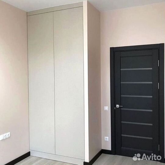 Угловой шкаф распашной