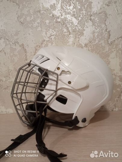 Хоккейный шлем