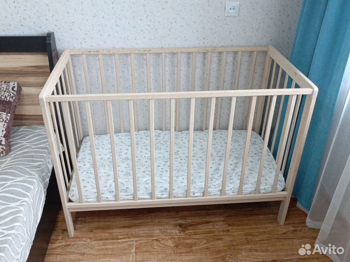 Детская кроватка с матрасом