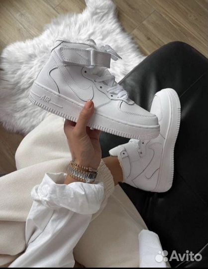 Кроссовки новые