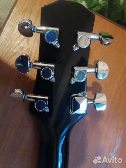 Акустическая гитара