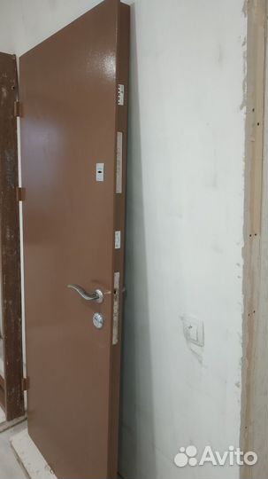 Дверь входная стальная Б/У