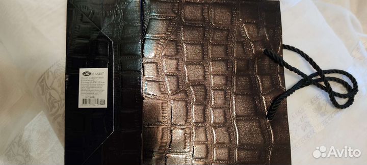 Подарочный пакет чёрный новый, кожаный, лаковый