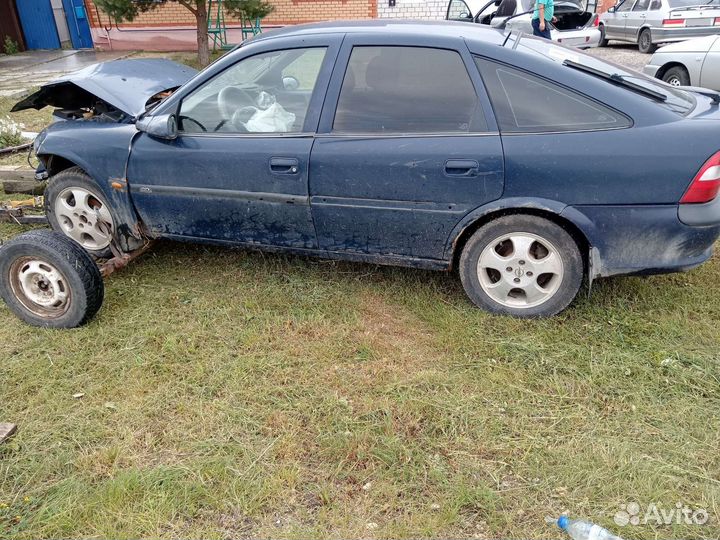 Opel Vectra 1.8 AT, 1996, битый, 250 000 км