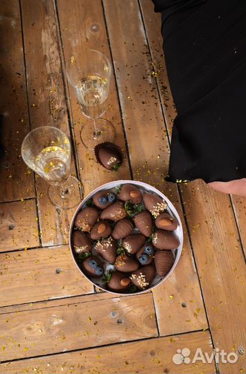 Комбо клубника в шоколаде + цветы