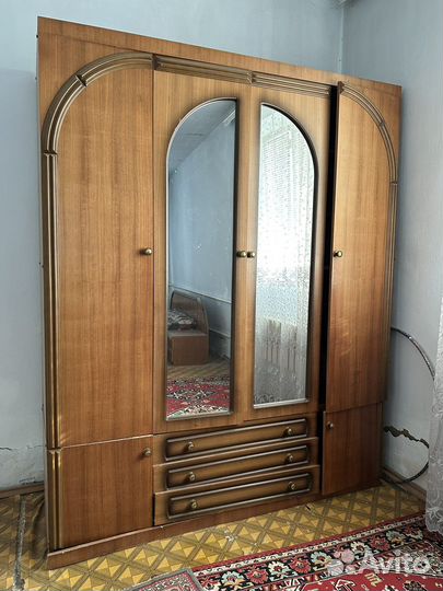 Спальный гарнитур