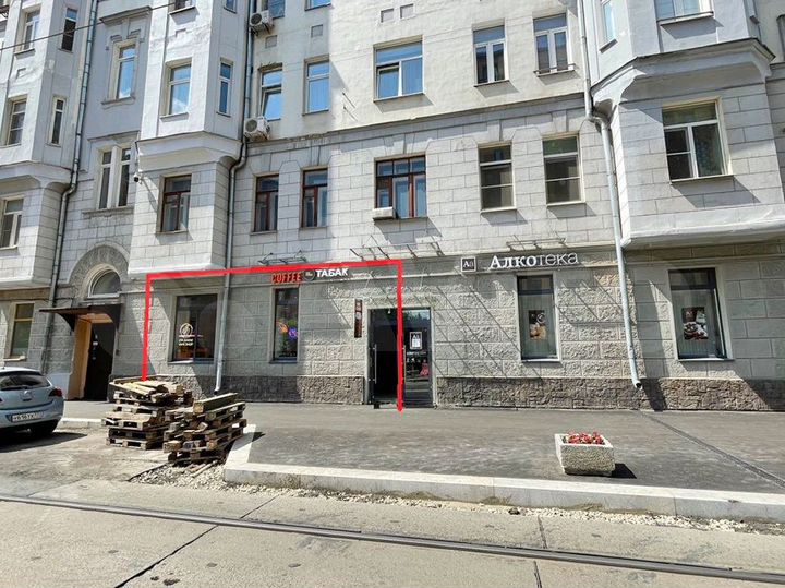 Продажа торговой площади 113.7 м² на первой линии