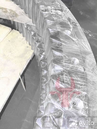 Опорно-поворотный круг Hyundai R300-7A 81Q8-01050