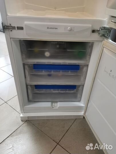 Встраиваемый холодильник Аристон
