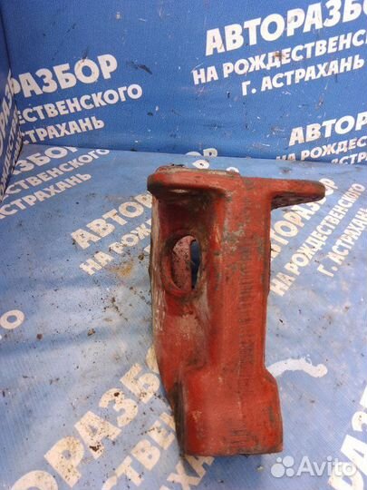 Крепление торсиона. Renault Magnum грузовой тягач