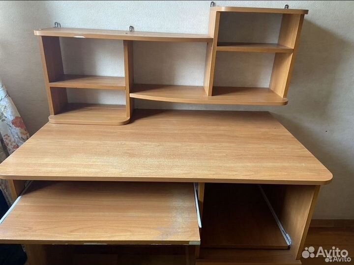 Стол и полка