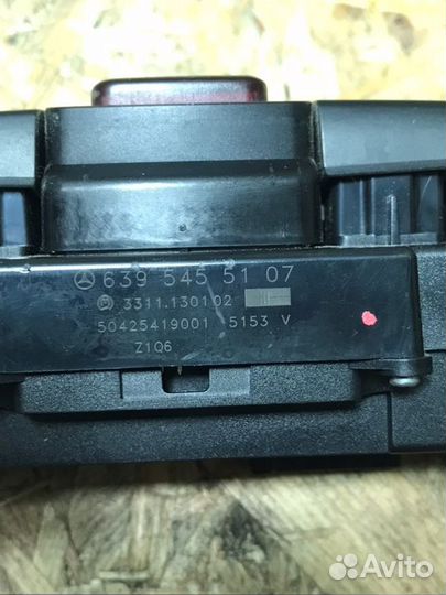 Блок кнопок центральной консоли Mercedes Vito 639