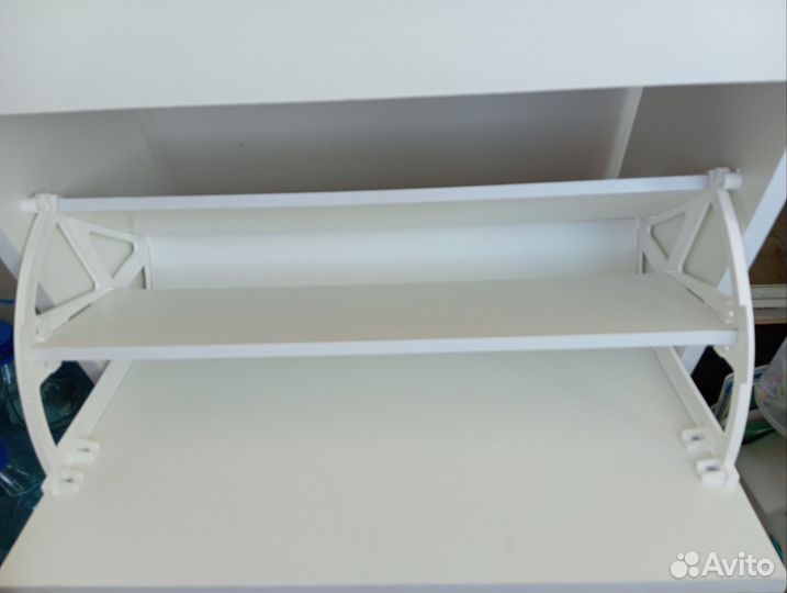 Обувница белая