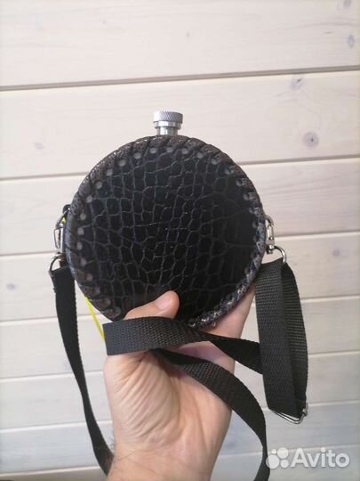 Фляжка походная на 0.5 л. с двумя стаканчиками