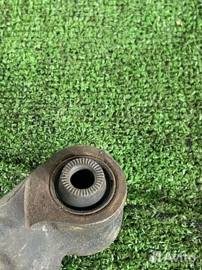 Кулак задний правый Toyota Celica ZZT231 2ZZ-GE