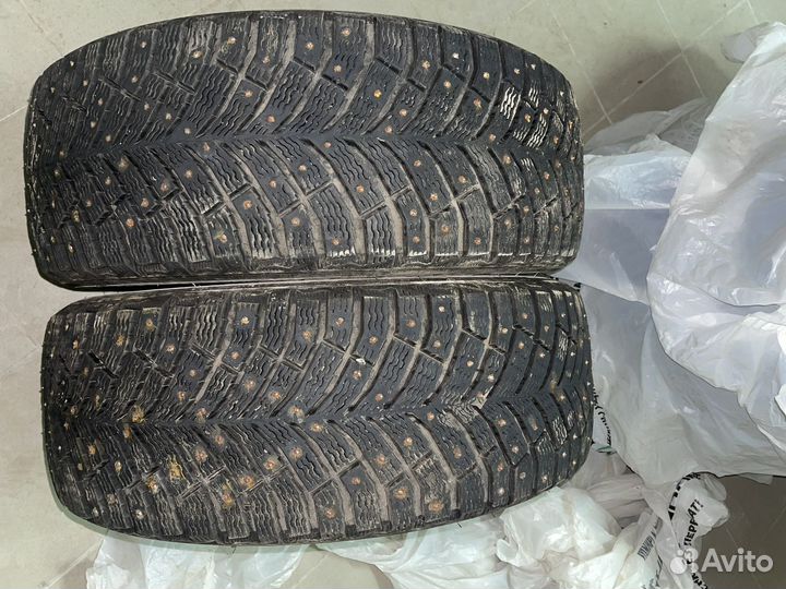 Michelin X-Ice North 4 215/55 R17