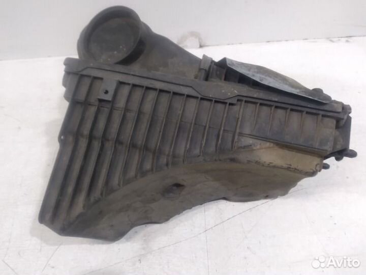 Корпус воздушного фильтра передний левый Porsche