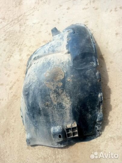 Подкрылок передний правый Opel Astra H