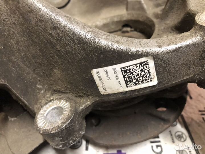 Кулак задний левый правый Audi A6 C7 A7 4G Q5 8R