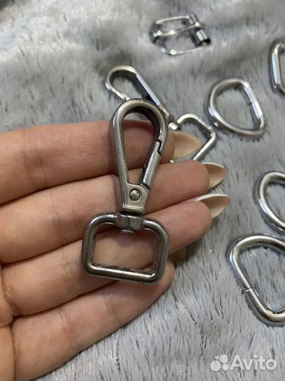 Швейная фурнитура, брелок с кисточкой на карабине