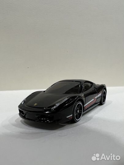 Hot wheels ferrari 1:64