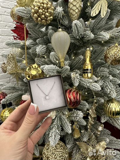 Колье с подвеской из бриллианта