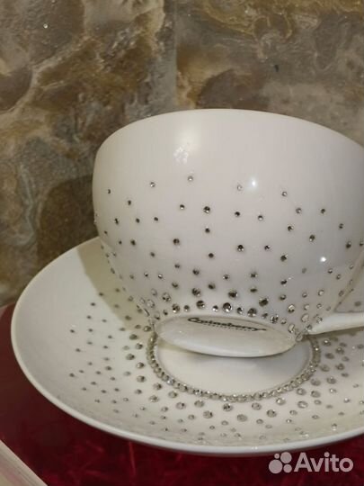 Чашка с блюдцем с камнями