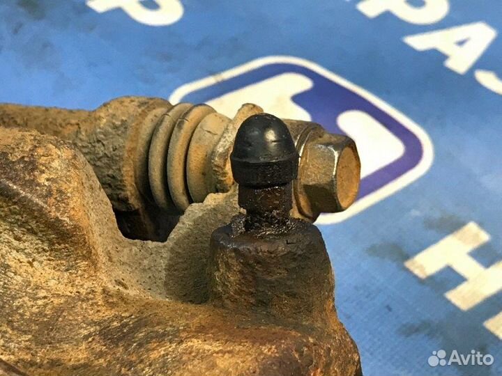 Суппорт передний правый Nissan X-Trail T30 2.0