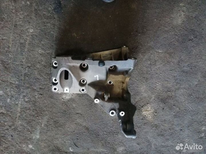 Кронштейн двигателя левый Porsche Cayenne 955