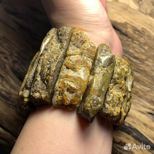 Крупный браслет из янтаря