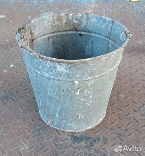 Цветы В ведре И кашпо С крючками