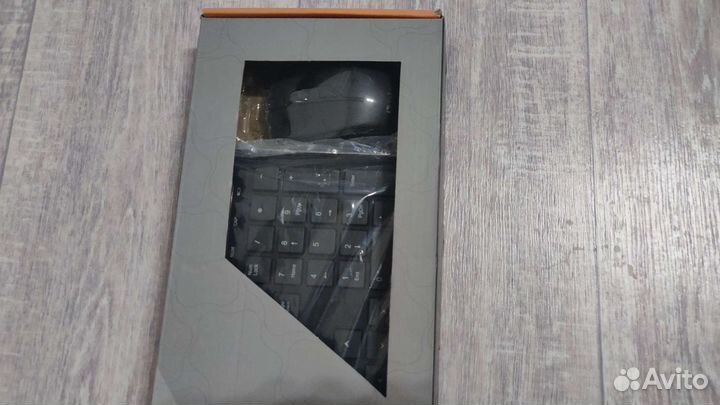 Беспроводная клавиатура с мышкой