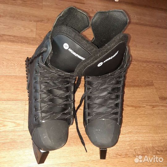 Коньки хоккейные