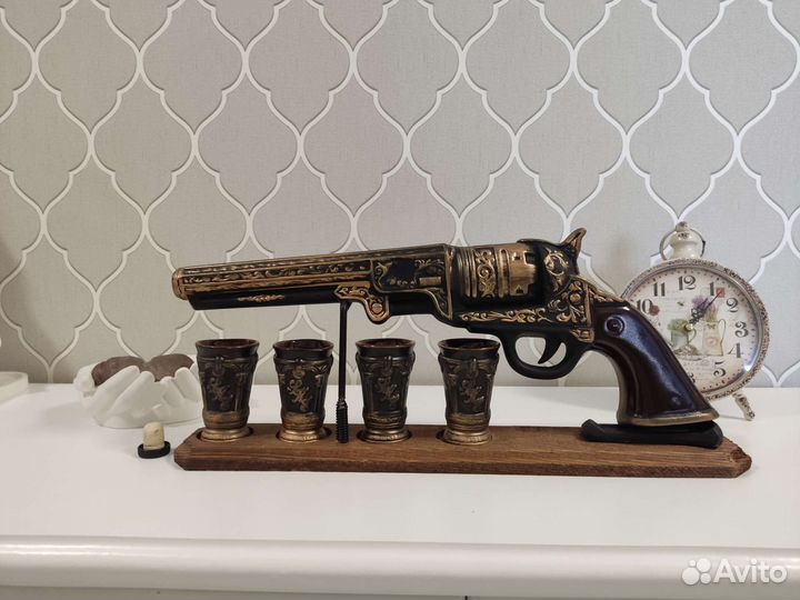 Подарочная бутылка с рюмками