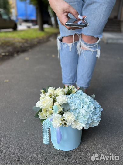 Цветы в шляпной коробке