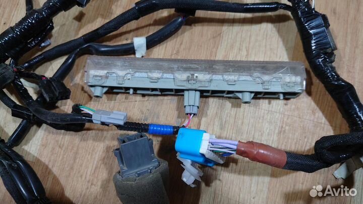 Проводка багажника TLC200 toyota Land Cruiser 200